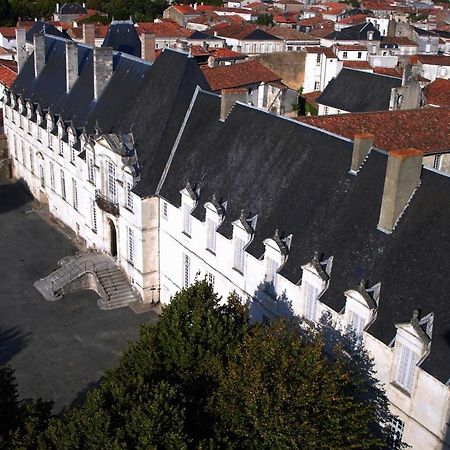 Abbaye Royale Ξενοδοχείο Saint-Jean-dʼAngély Εξωτερικό φωτογραφία