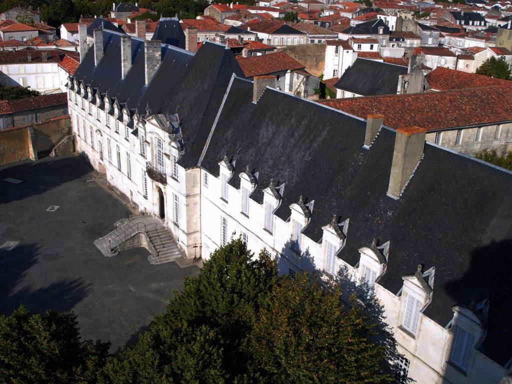 Abbaye Royale Ξενοδοχείο Saint-Jean-dʼAngély Εξωτερικό φωτογραφία