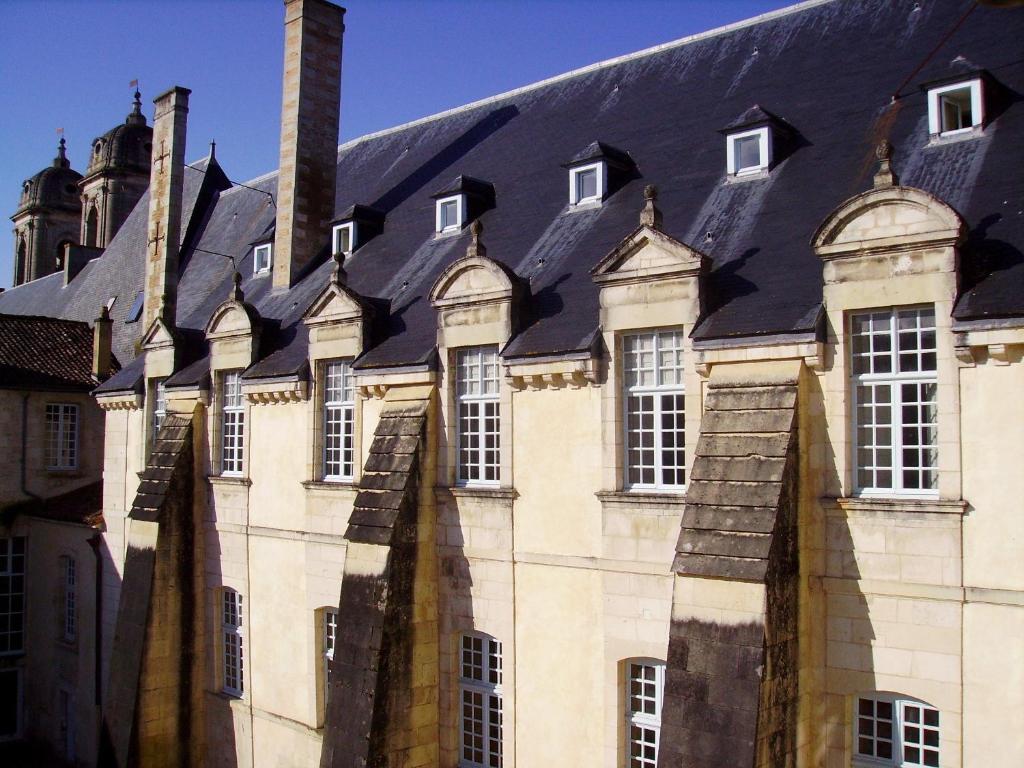 Abbaye Royale Ξενοδοχείο Saint-Jean-dʼAngély Εξωτερικό φωτογραφία