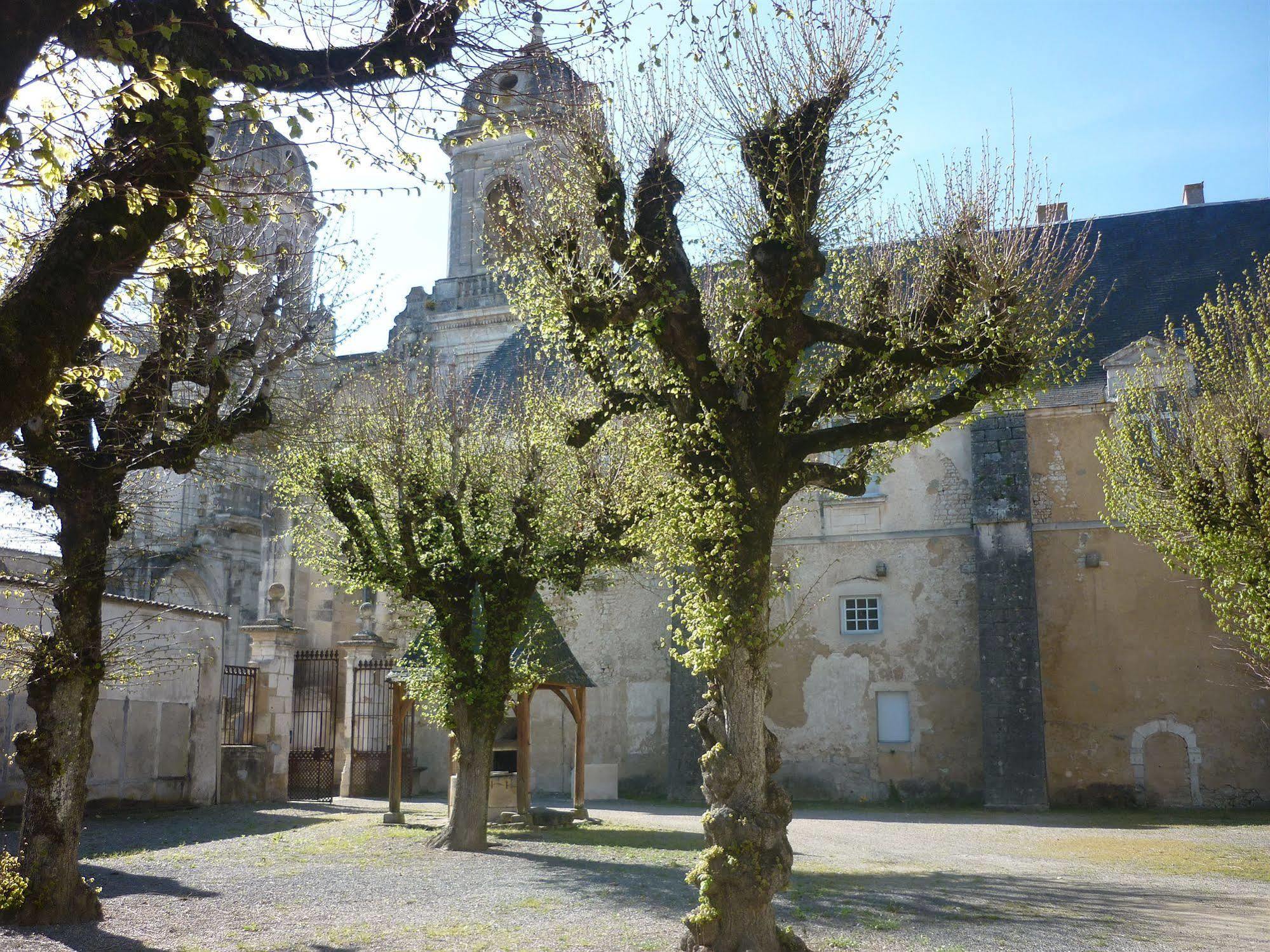 Abbaye Royale Ξενοδοχείο Saint-Jean-dʼAngély Εξωτερικό φωτογραφία