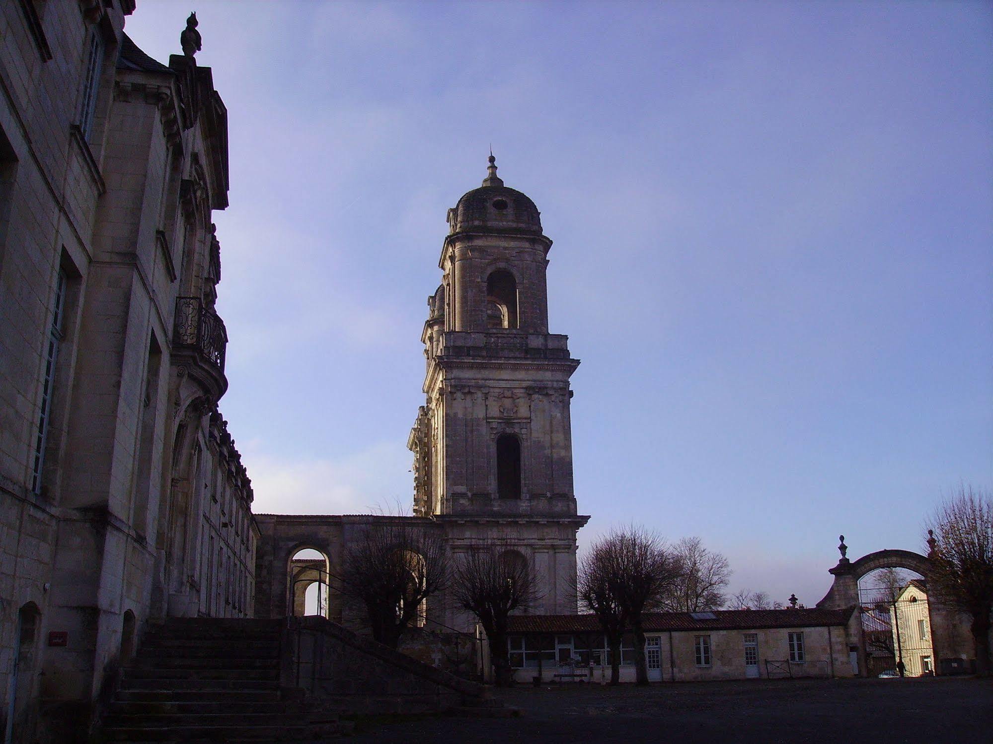 Abbaye Royale Ξενοδοχείο Saint-Jean-dʼAngély Εξωτερικό φωτογραφία