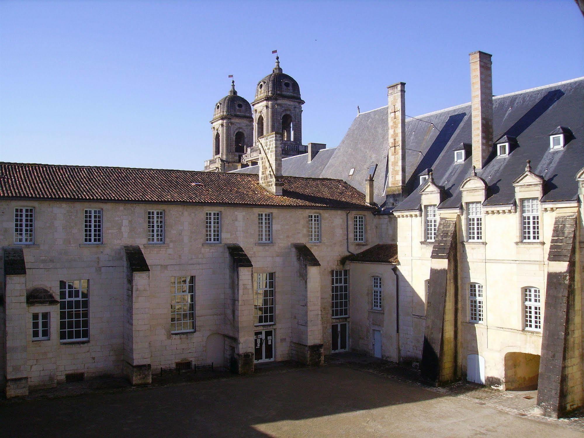 Abbaye Royale Ξενοδοχείο Saint-Jean-dʼAngély Εξωτερικό φωτογραφία