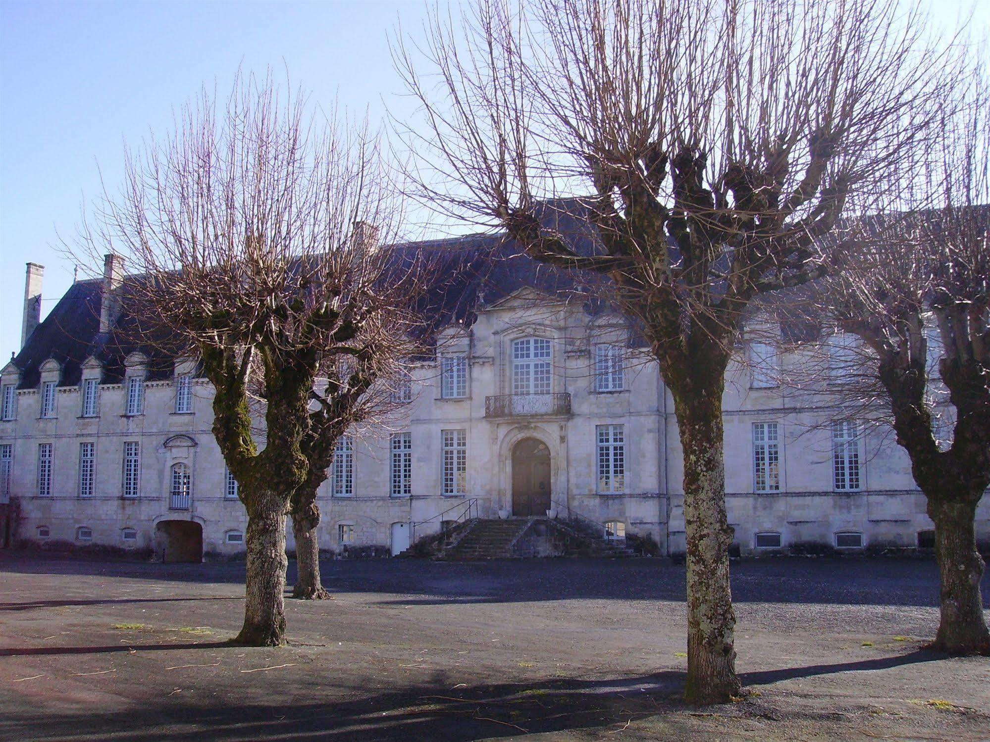 Abbaye Royale Ξενοδοχείο Saint-Jean-dʼAngély Εξωτερικό φωτογραφία