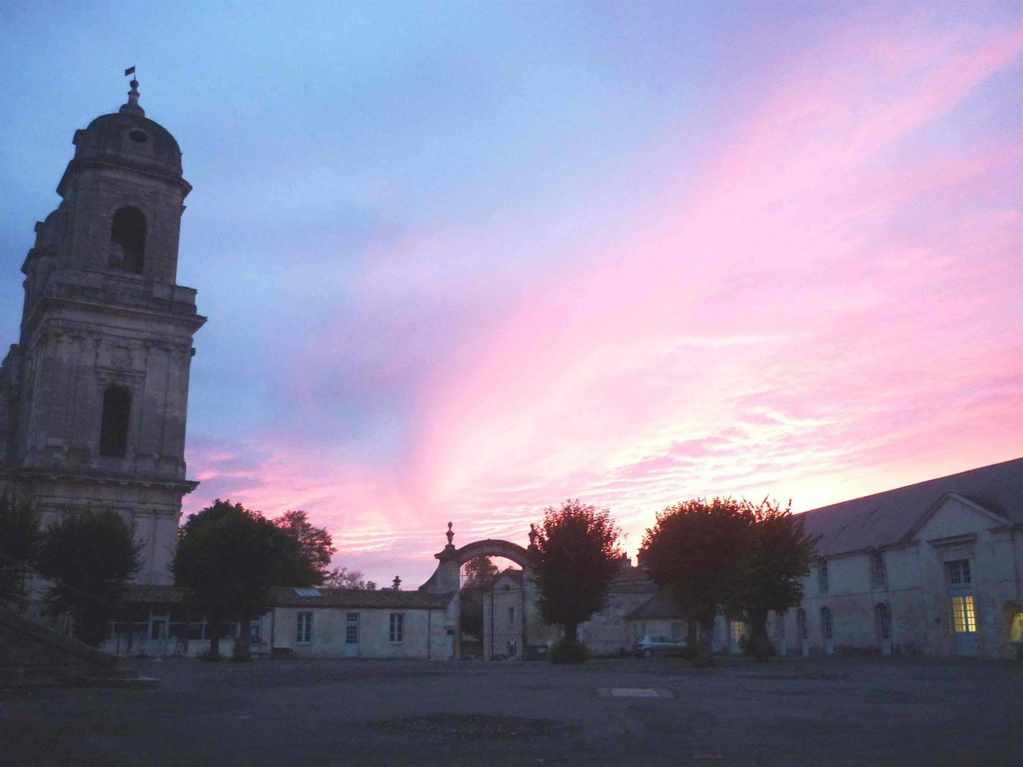 Abbaye Royale Ξενοδοχείο Saint-Jean-dʼAngély Εξωτερικό φωτογραφία