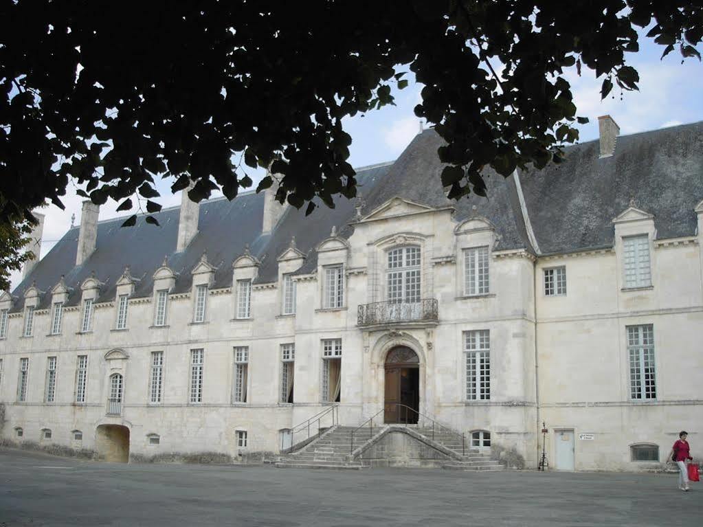 Abbaye Royale Ξενοδοχείο Saint-Jean-dʼAngély Εξωτερικό φωτογραφία