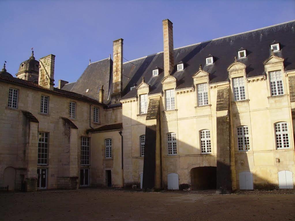 Abbaye Royale Ξενοδοχείο Saint-Jean-dʼAngély Εξωτερικό φωτογραφία